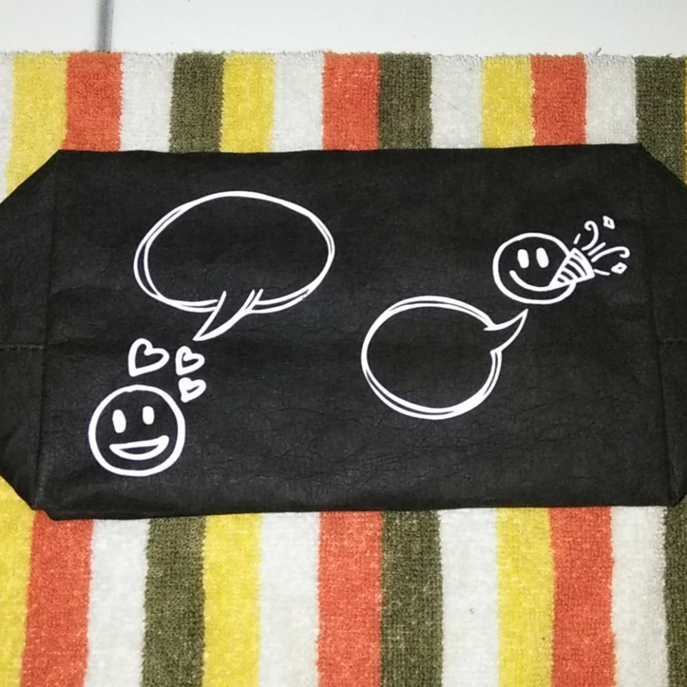 Makeup Bag - Picture 3 of 6